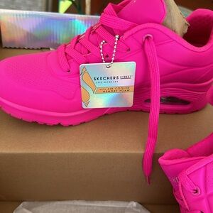 Skechers Uno-Stand on Air ladies athletic shoes.